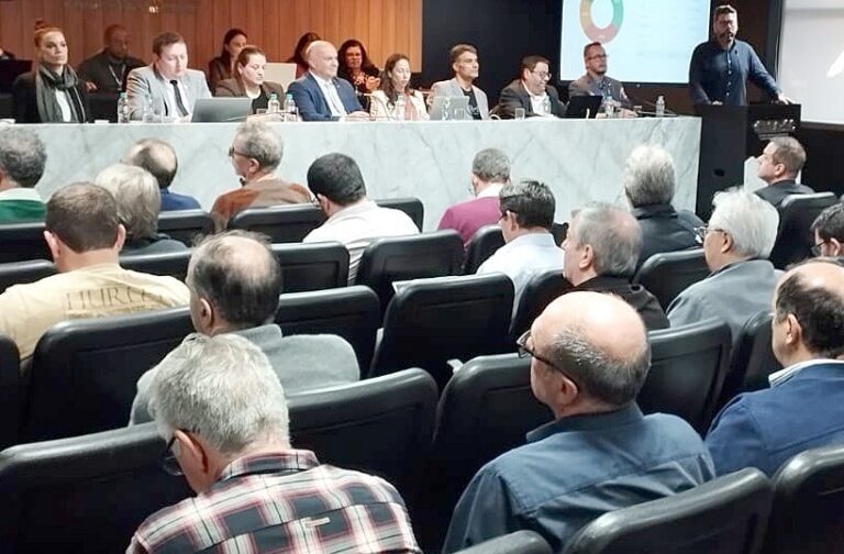 Sessão plenária do Crea-SC marca retorno do presidente Eng. Kita Xavier após eleições